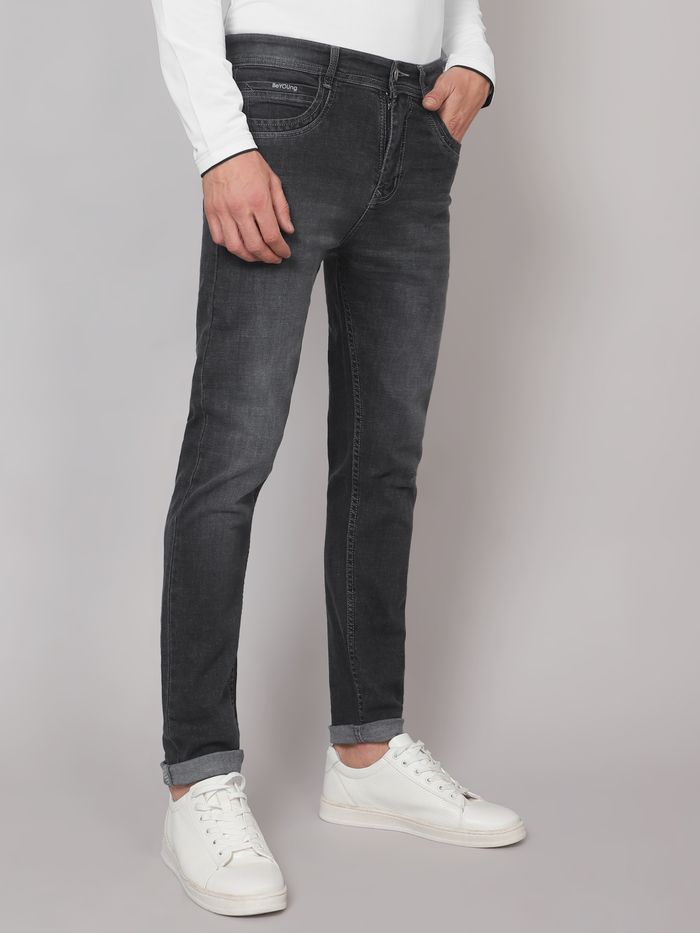 https://www.beyoung.in/api/cache/catalog/products/men_new_jeans/dashing_shadow_grey_regular_fit_jeans_base_700x933.jpg