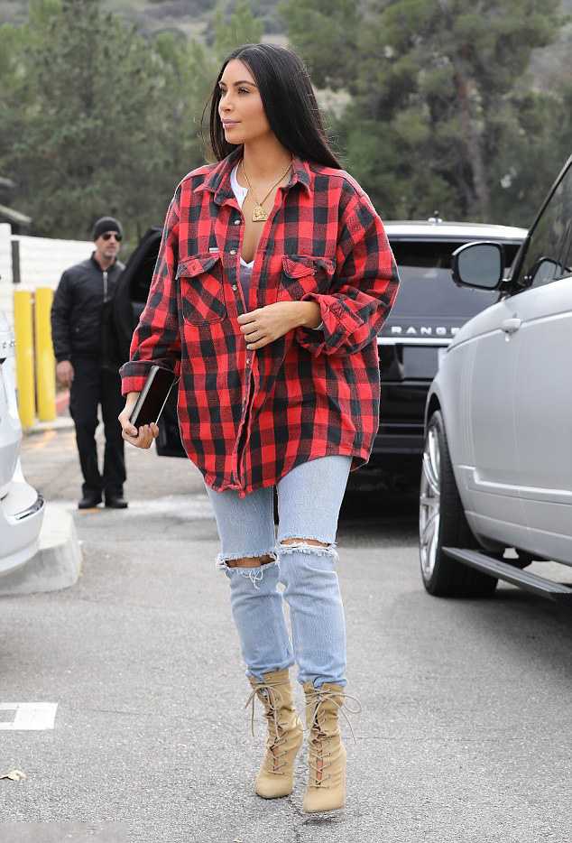 10 Ways to Wear Ripped Jeans & Distressed Jeans in 2019