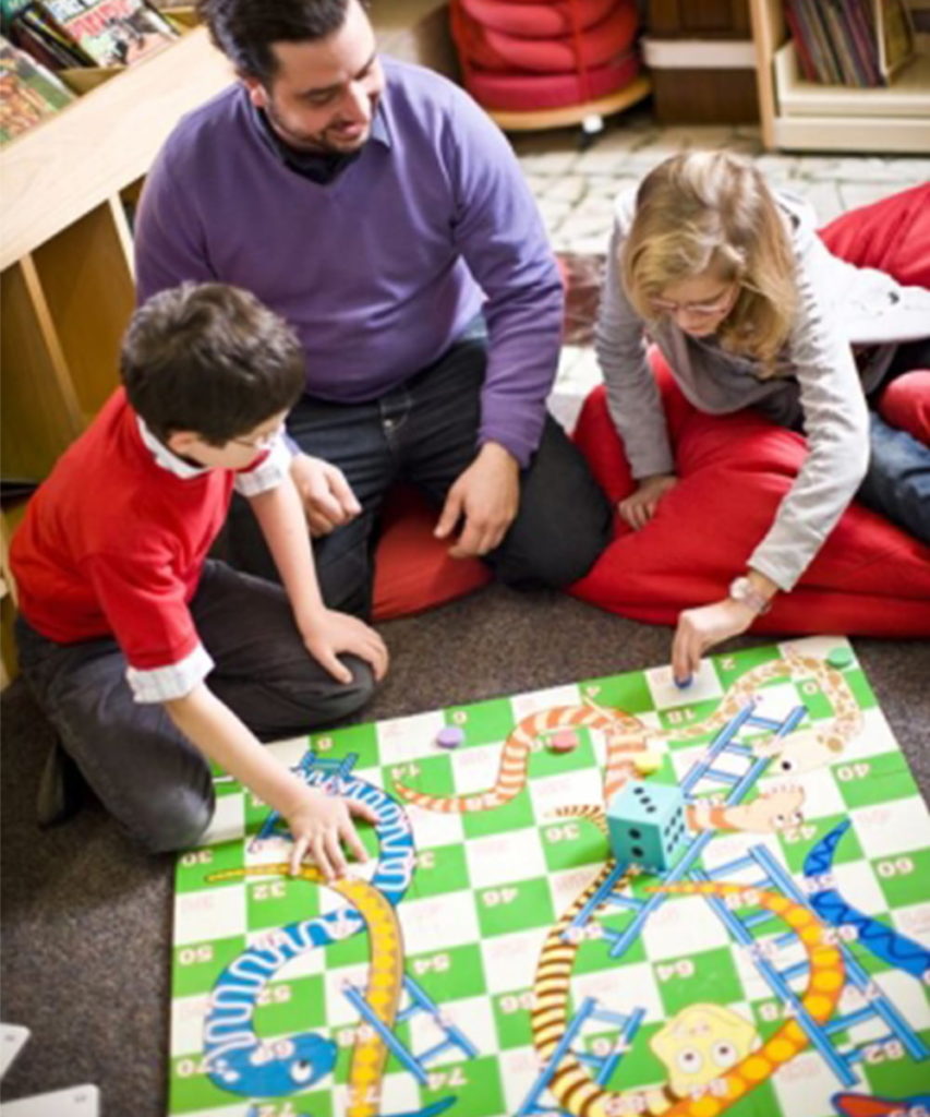 Top 14 Best Indoor Games That You Can Play With Your Kids