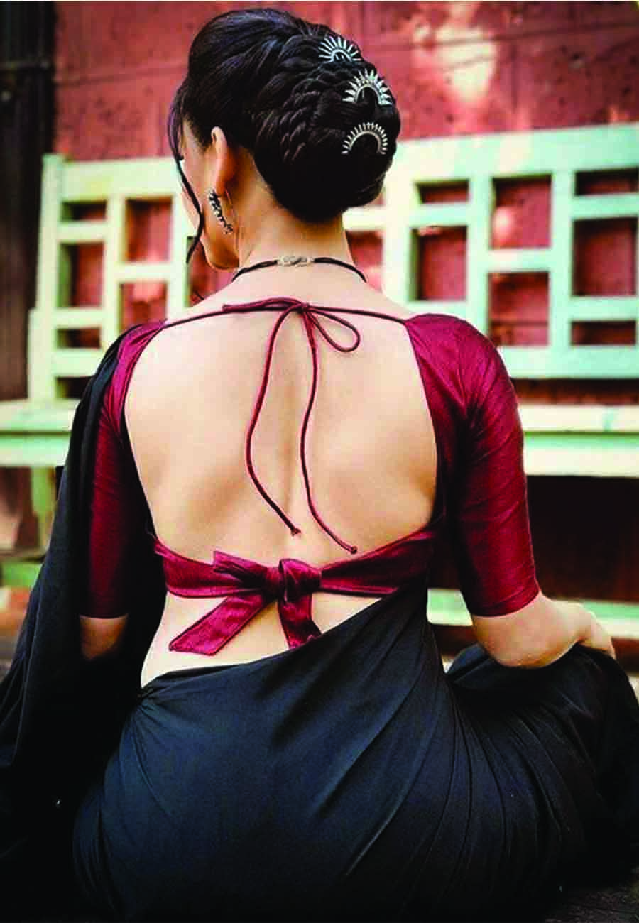 20+ Stylish Back Hook Designs for Your Saree Blouses