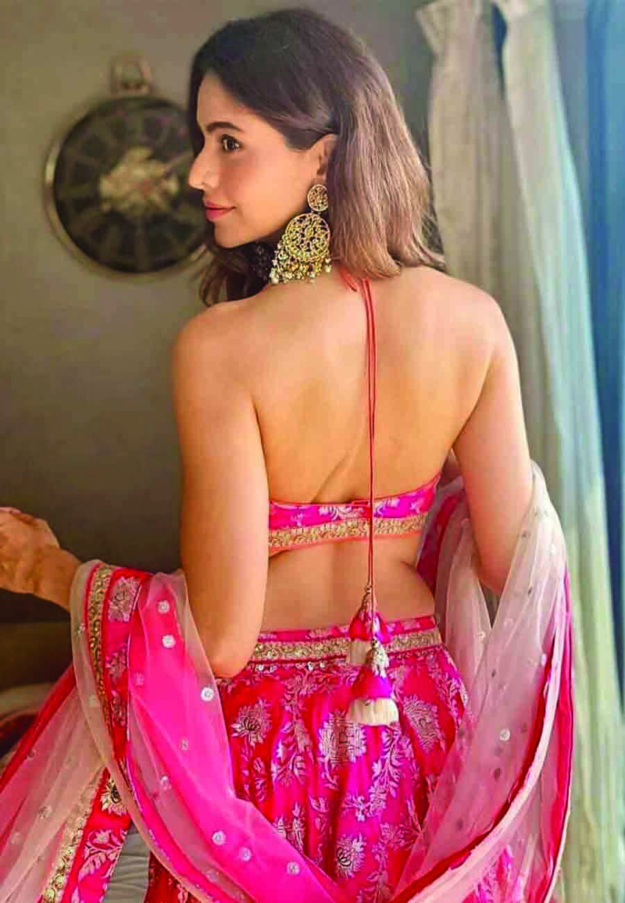 Indian Wedding Style | Juhi Godambe | Backless blouse designs, Wedding  blouse designs, Backless blouse