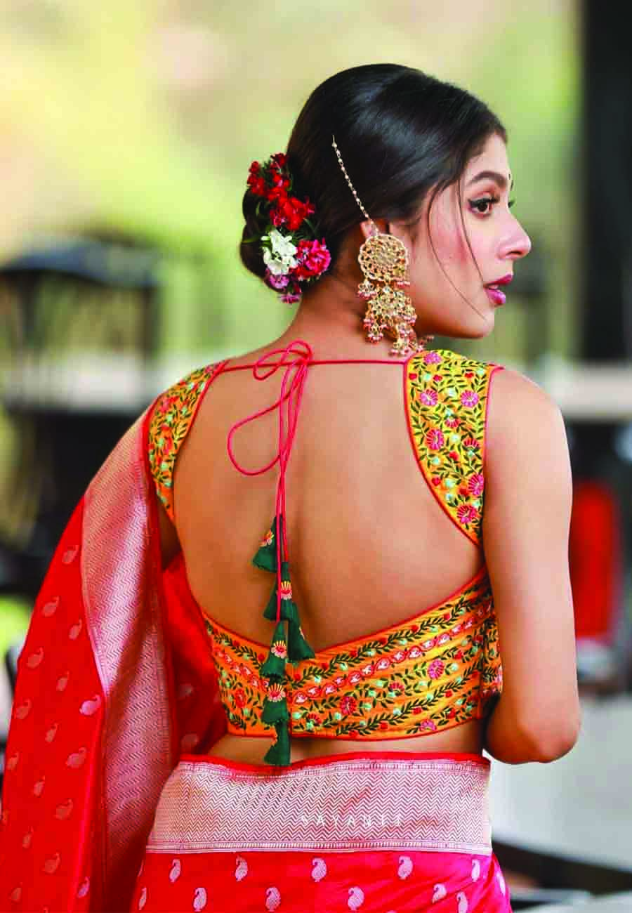 23+ Sexy Backless Blouse Designs that are Sure to Turn some Heads
